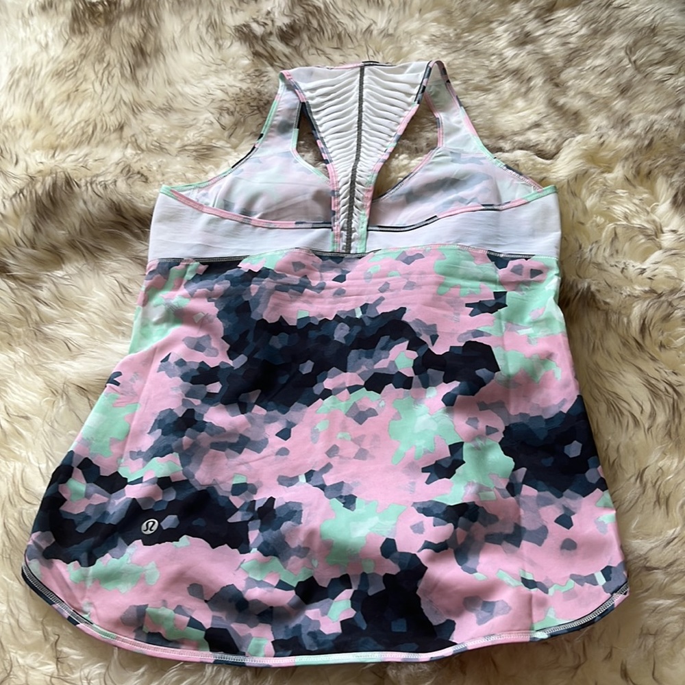 Lululemon tank size 4 - Picture 4 of 4